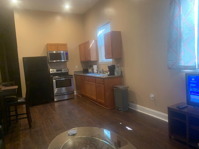 Foto del edificio - 2109 Elysian Fields Ave