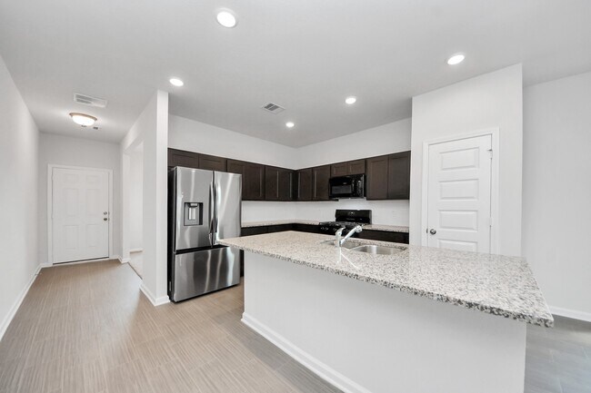 Building Photo - 2715 Crested Creek Ln