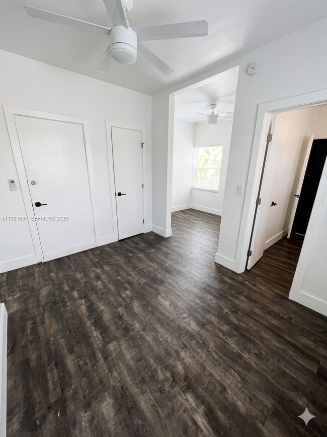 Building Photo - 317 W 28th St