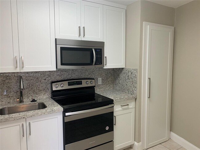 Building Photo - 7440 Miami Lakes Dr