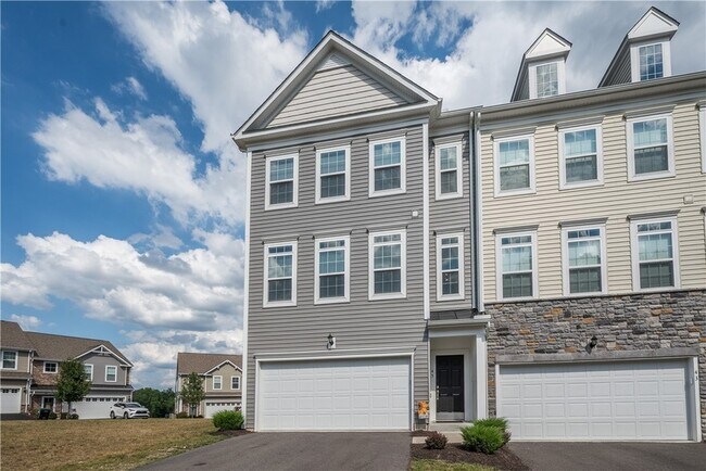 Building Photo - 45 Hawthorne DR