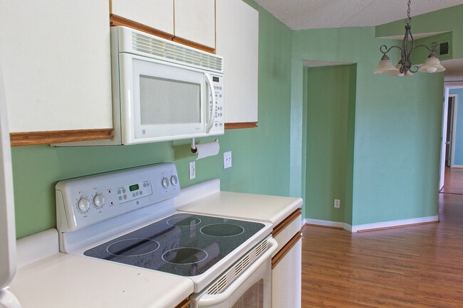 Building Photo - 2269 Essex Dr