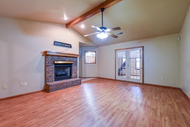 Building Photo - 106 Davis Ln