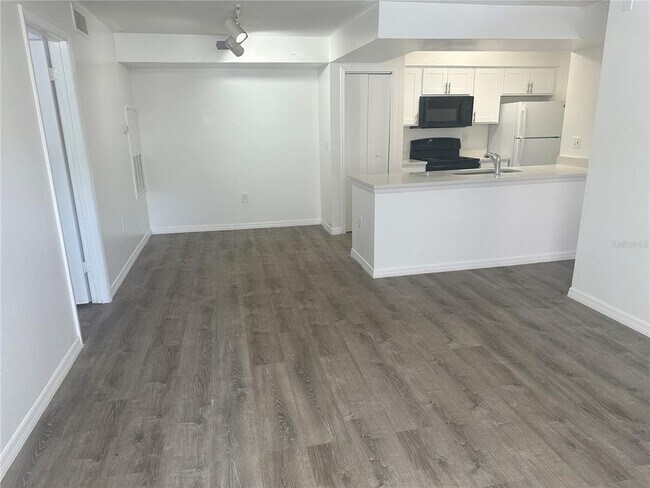 Building Photo - 3016 Parkway Blvd