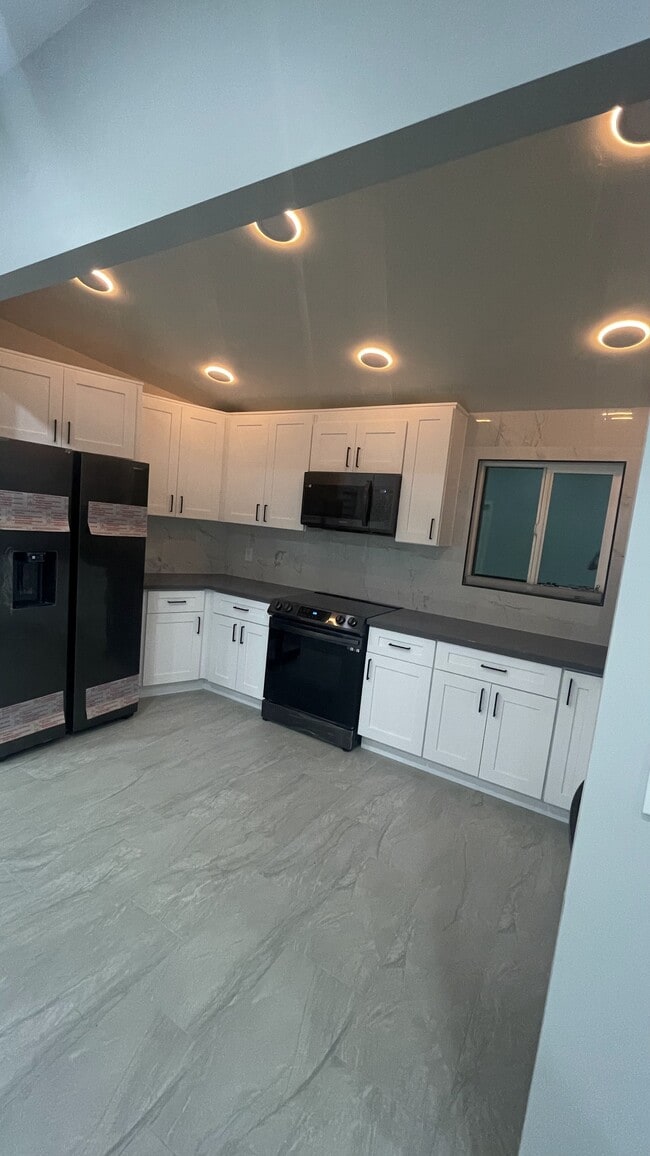 Building Photo - 1317 Marline Ave