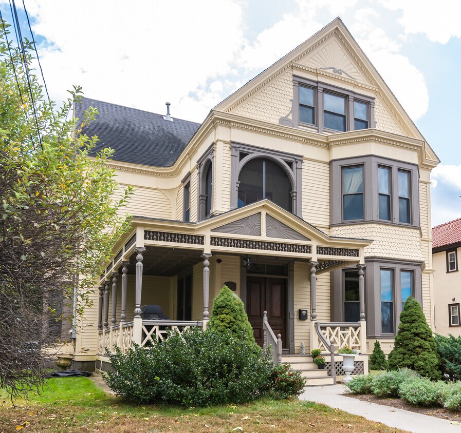 1 Punchard Ave, Andover, MA 01810 Condo for Rent in Andover, MA