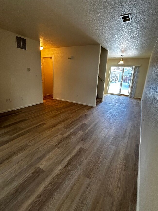 Building Photo - Lovely 2-Bedroom Condo in Quiet Fort Colli...