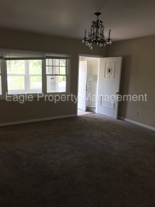Building Photo - Cute 2BD 1BA In Colonial Heights