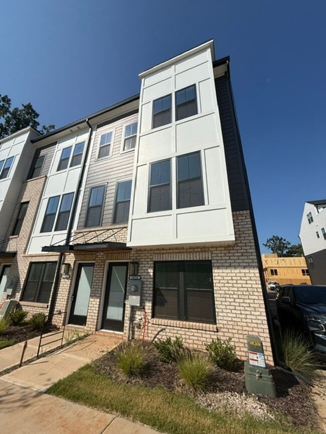 Building Photo - 6034 Old Pineville Rd