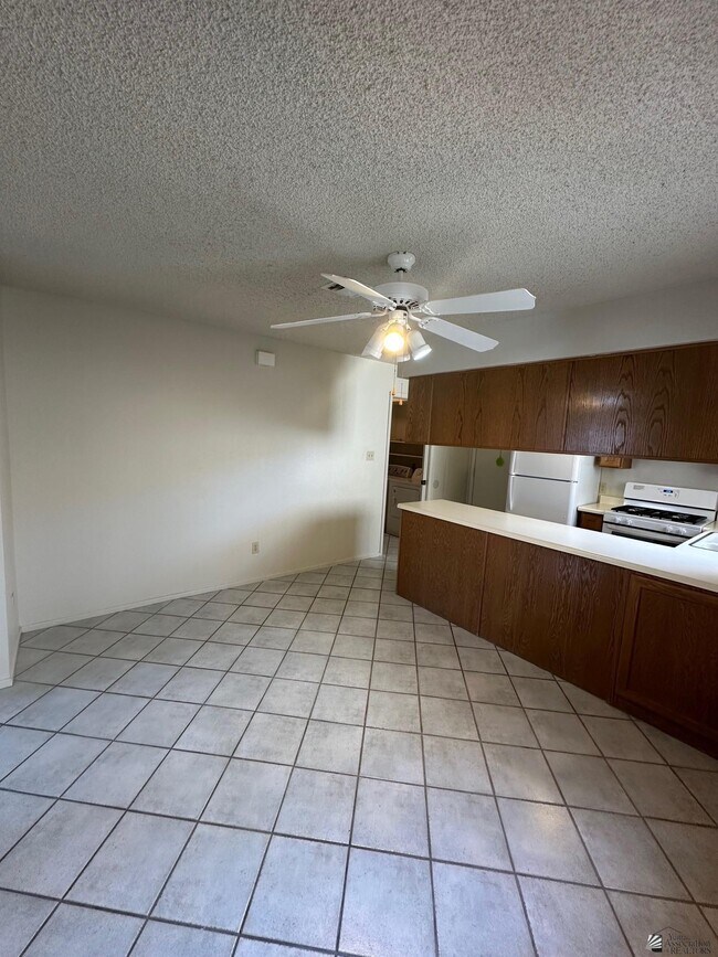 Building Photo - 1605 W Santa Maria Way