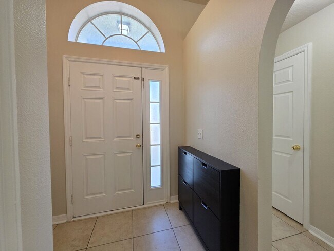 Foto del edificio - FOR RENT in Newberry 4 Bed, 2 bath corner home