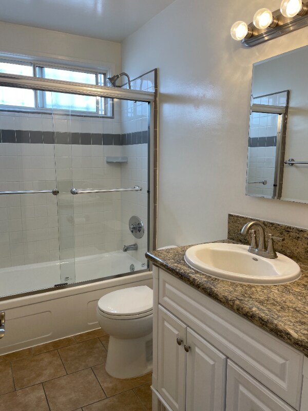 Building Photo - 1122 S Clark Dr