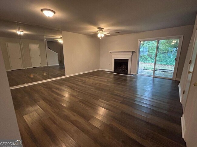 Building Photo - 3550 Main Station Dr SW