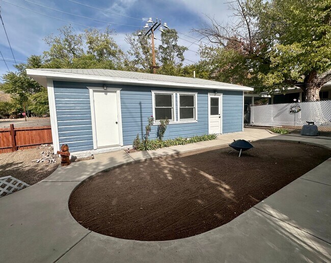 Building Photo - Fully Renovated Studio Steps from the Kern...
