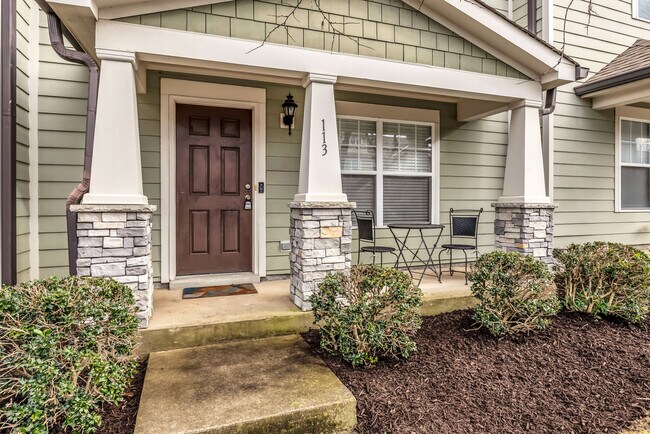 Foto del edificio - 553 Rosedale Ave