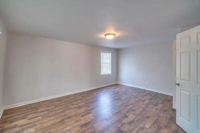 Building Photo - Charming Historic Home in the Heart of Col...