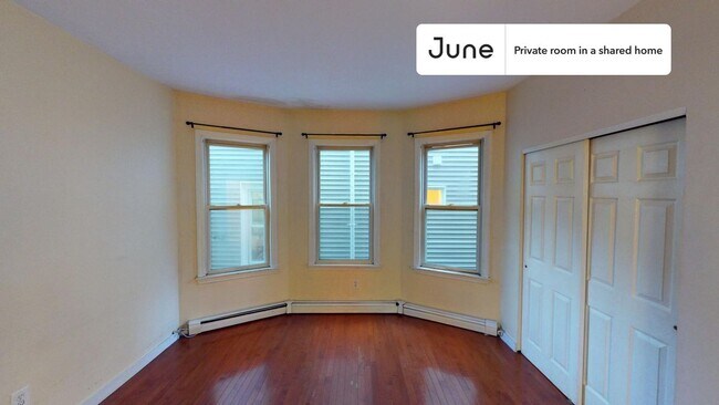 Foto del edificio - Room in Shared 4 bed/1.5 bath home