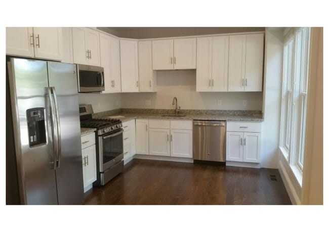 Building Photo - 2044 Beacon St