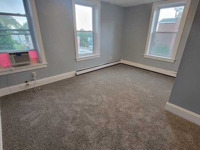 Building Photo - 156 Garfield Ave