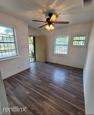 Building Photo - 4 br, 1 bath House - 1204 West Kings Highw...
