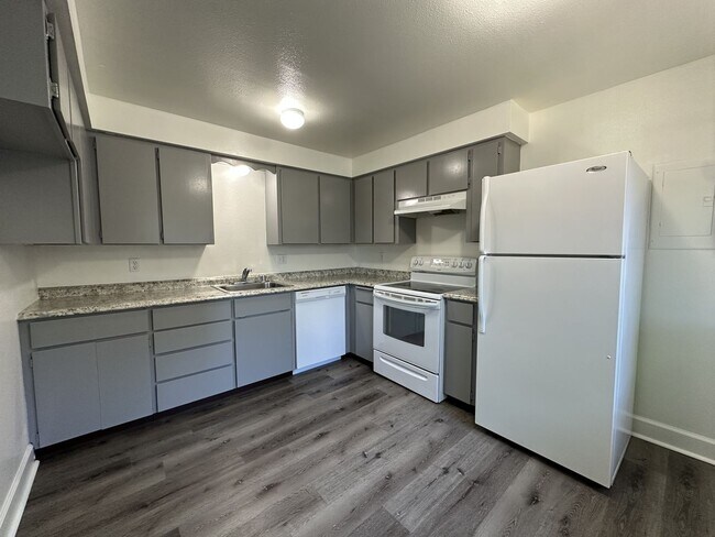 Building Photo - L994