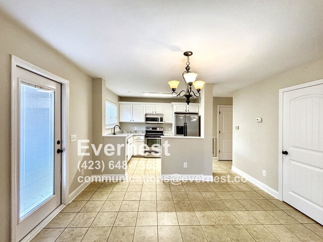 Building Photo - Comfortable 3-Bedroom Home with Convenient...