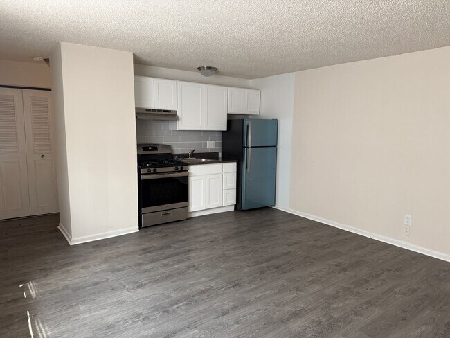 Interior Photo - Colonial Point Apartments