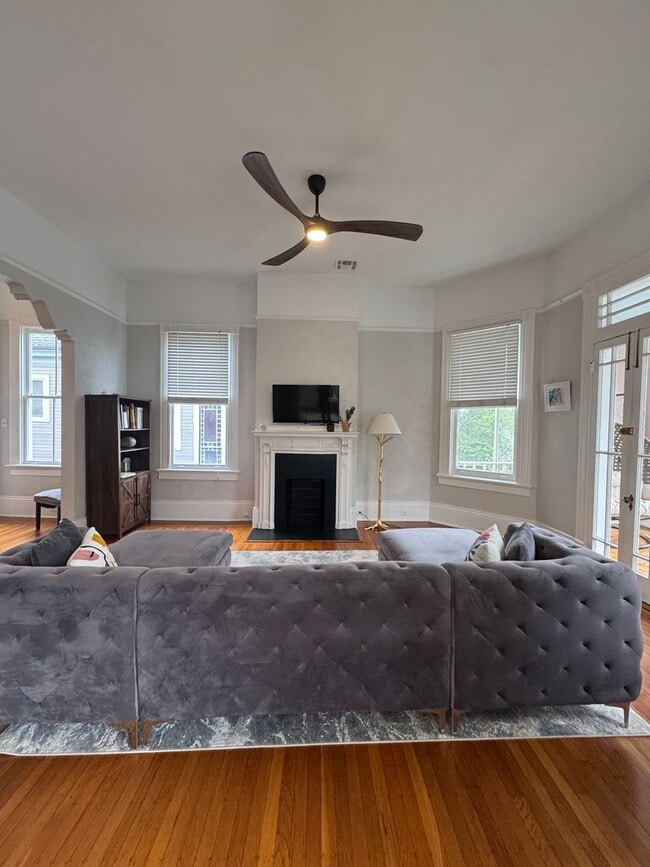 Photo - 1662-1662 Dufossat St Apartment