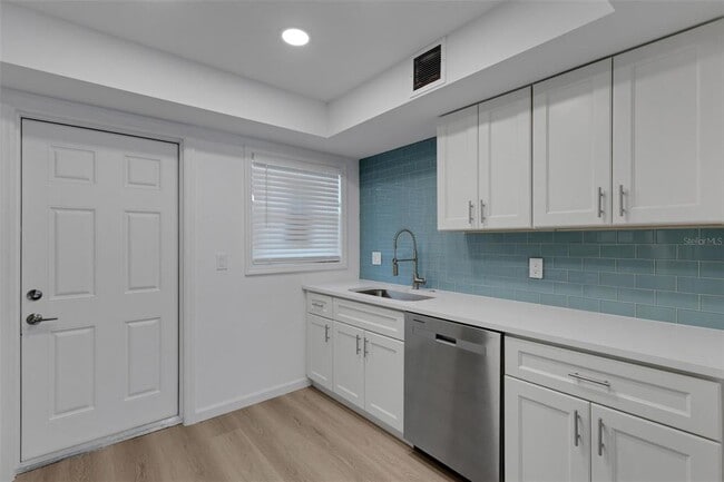 Building Photo - 2826 W Rainbow Cir