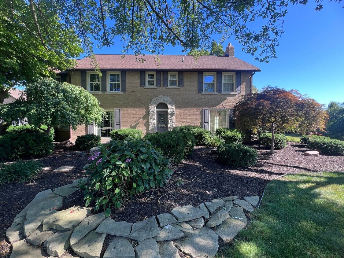 Foto principal - Spacious Four Bedroom Home in Byron Center!