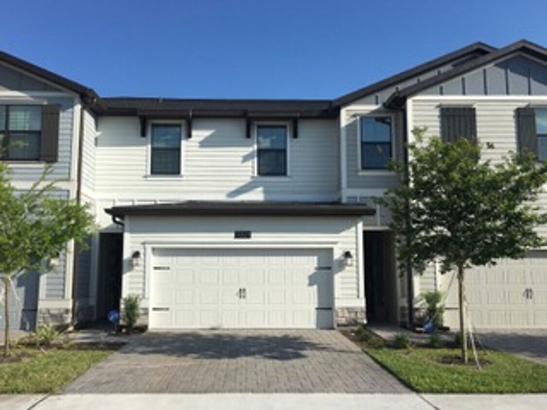 Primary Photo - Spacious 3-Bed, 2.5-Bath Townhouse with 2-...
