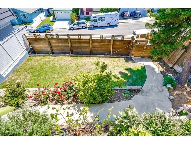 Building Photo - 714 W 31st St