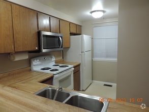 Building Photo - 4240 S Mobile Cir