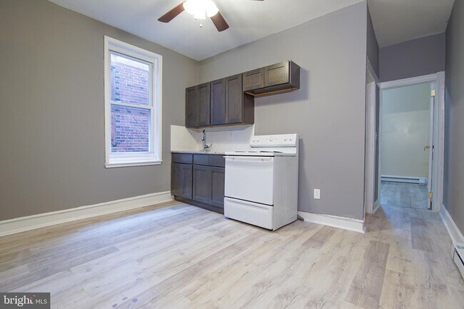 Building Photo - 7022 Woodland Ave