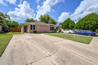 Building Photo - 6715 Greenyard Dr
