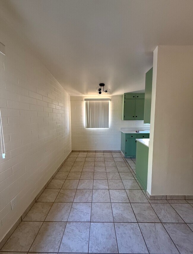 Foto del edificio - 2642 N Santa Rita Ave