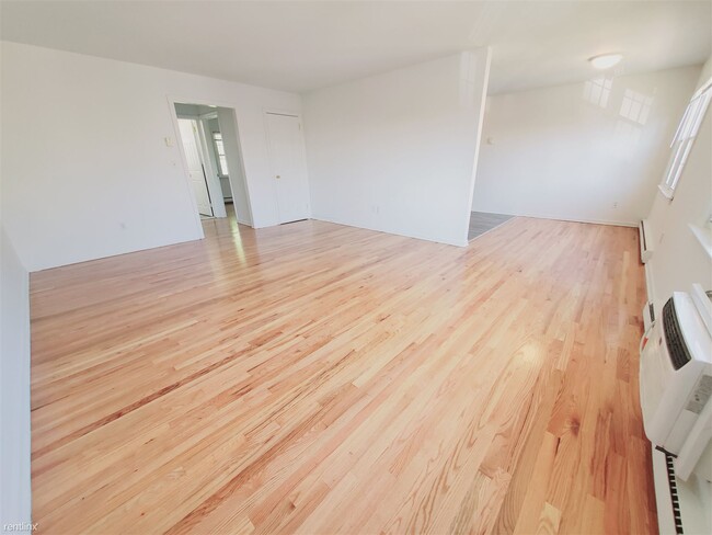 Building Photo - 2 br, 1 bath Condo - 41 Pine Hill Ave Unit 4