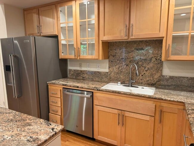Building Photo - Beautiful single level townhome in Pleasant Hill with 2 car attached garage!