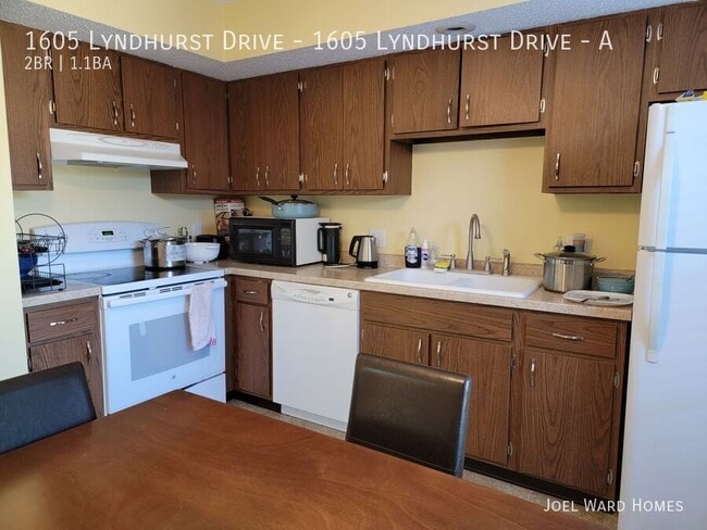 Building Photo - 1605 Lyndhurst Dr