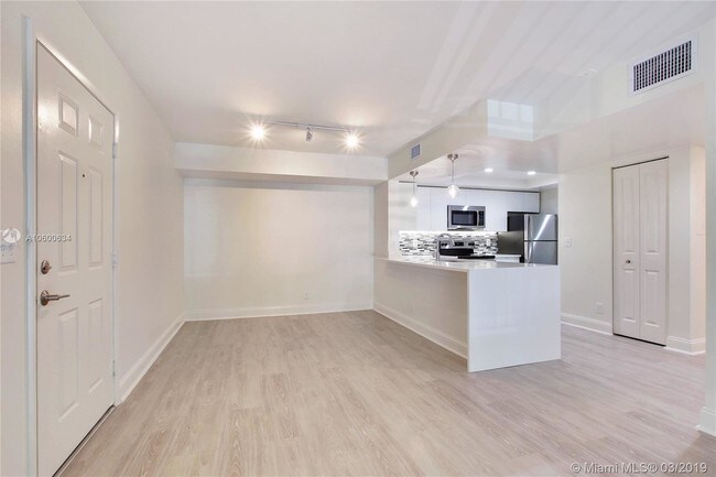 Foto del edificio - 3605 NE 207th St