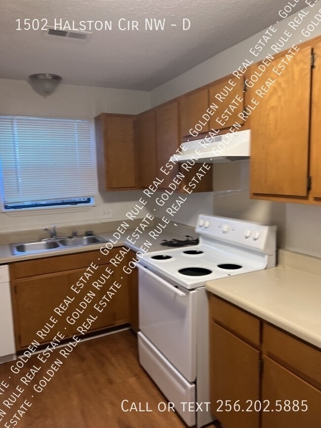 Building Photo - 1502 Halston Cir NW