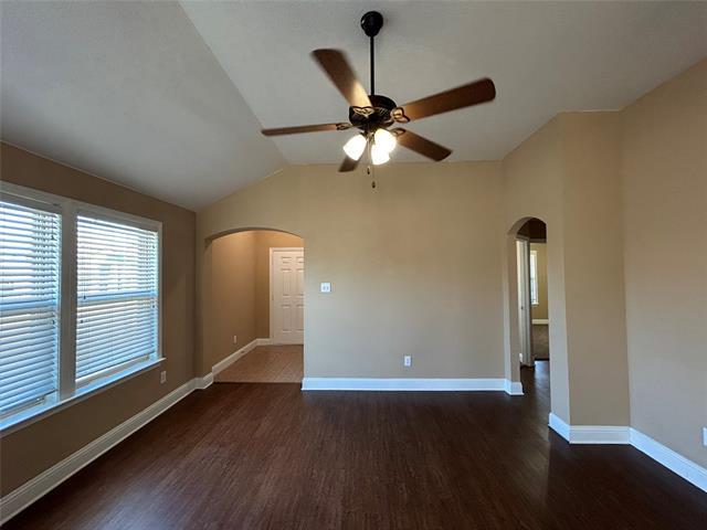 Foto del edificio - 5865 Fir Tree Ln