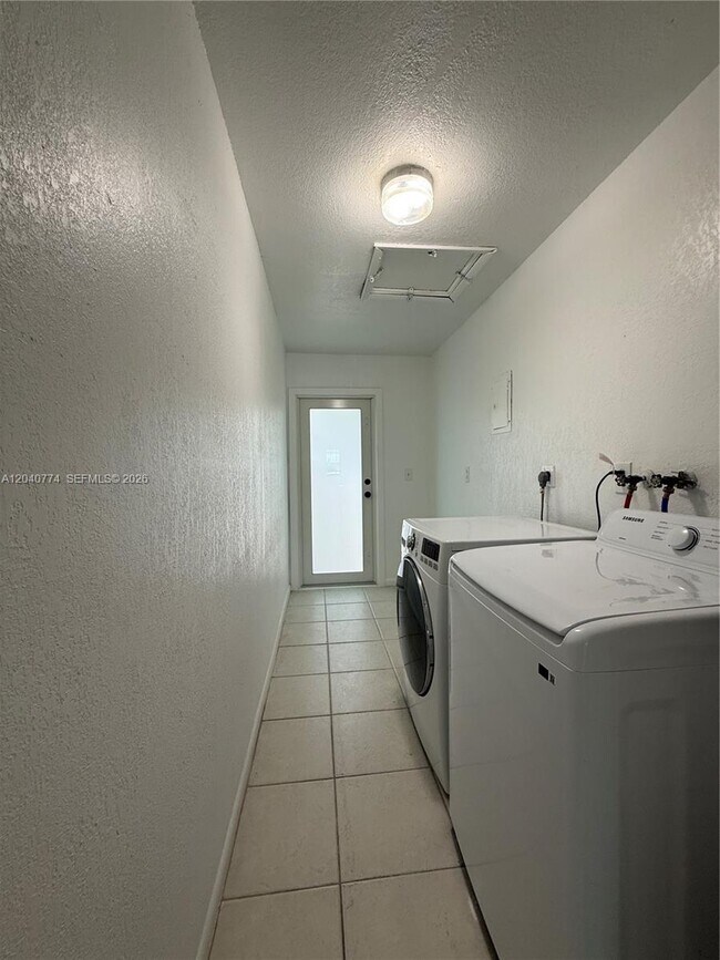 Building Photo - 6510 SW 49th St