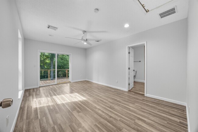 Foto del edificio - 30519 Lake Cir Ln