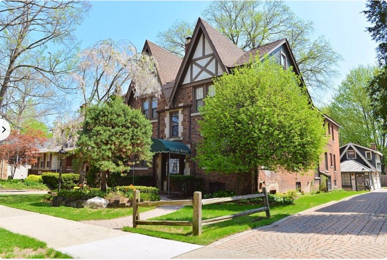 Hillary Manor - 404 Virginia Ave