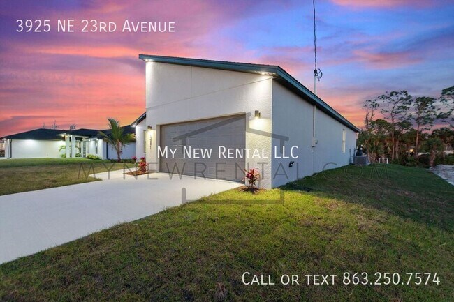 Building Photo - 3925 NE 23rd Ave