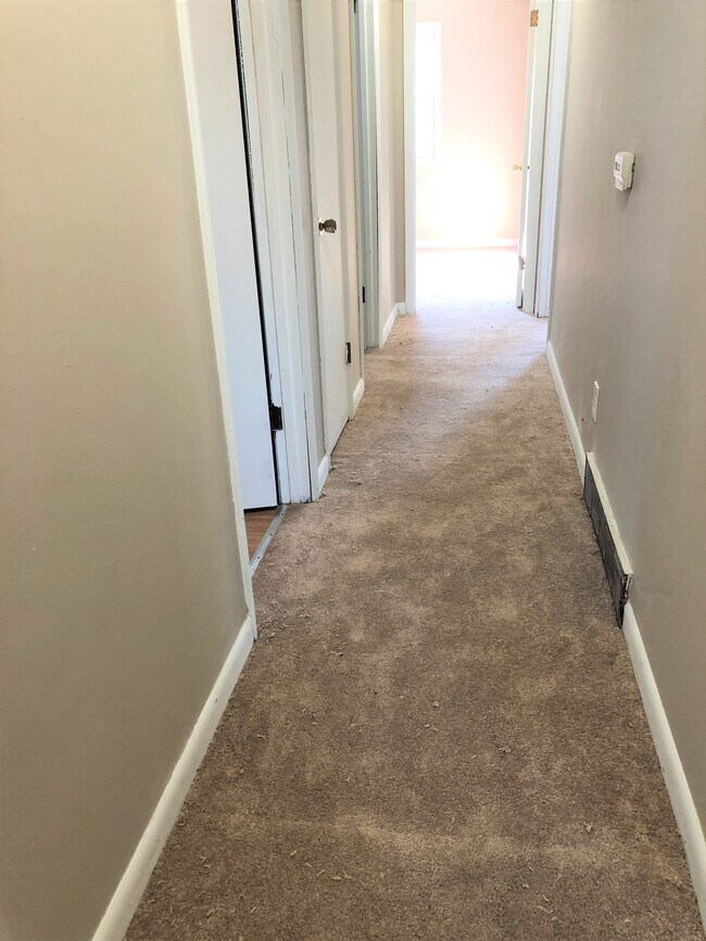 Pasillo - 1831 5th Ave W