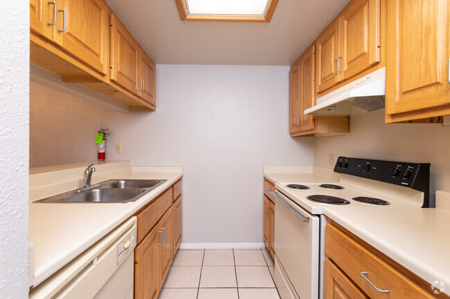 2BR, 1BA - 934SF Kitchen - Towne East