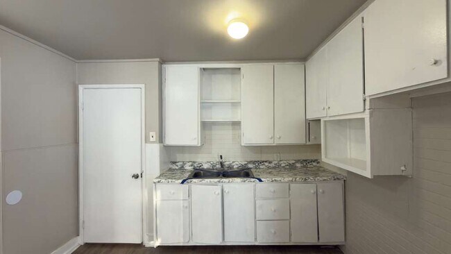 Building Photo - 20122 Manor St