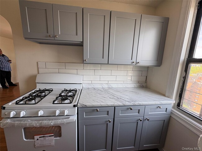 Building Photo - 30 Locust Hill Ave